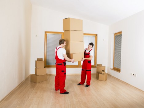 Professional movers handling a compact relocation in Greenwich
